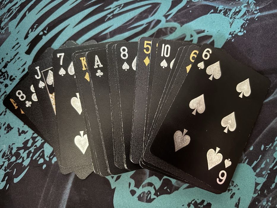 Карти гральні чорного кольору