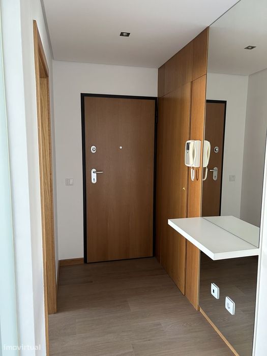 Apartamento T2 com Varanda e Garagem em Aveiro
