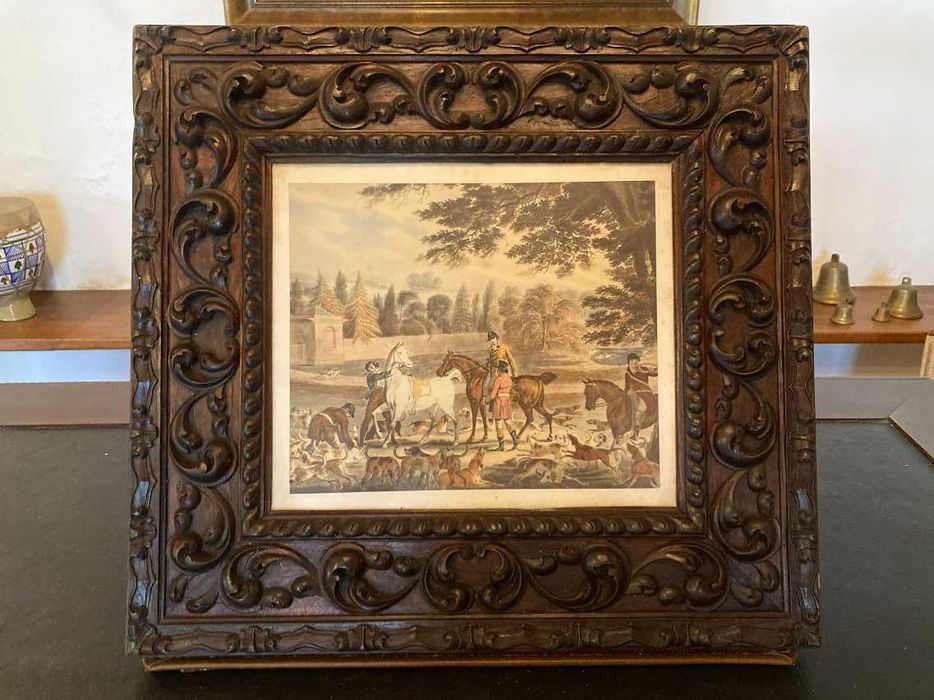 Gravura com moldura em madeira estilo Renascença