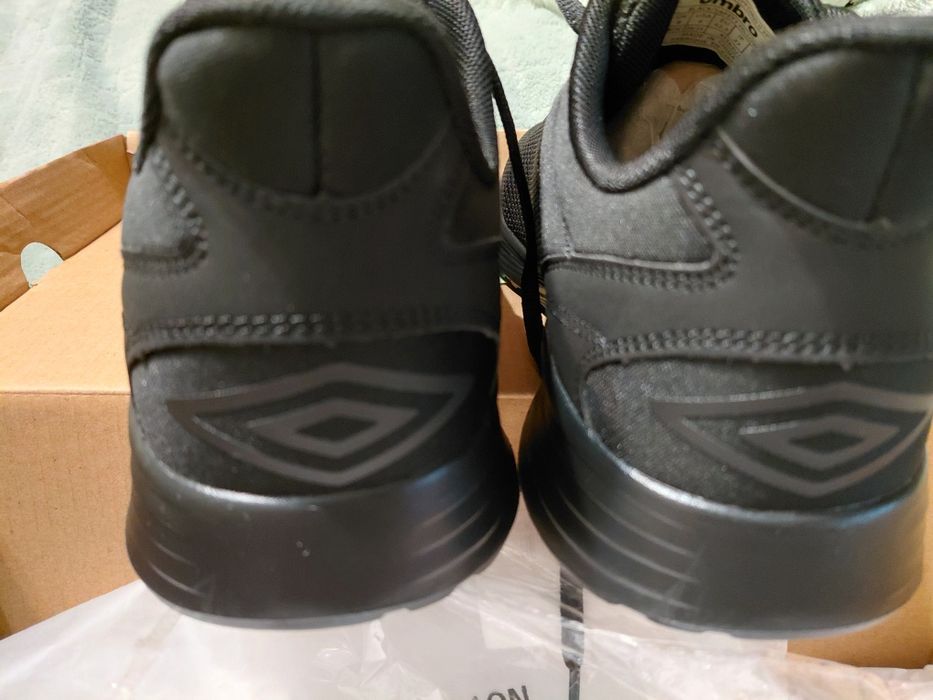 Кросівки umbro 42.5 розмір,НОВІ