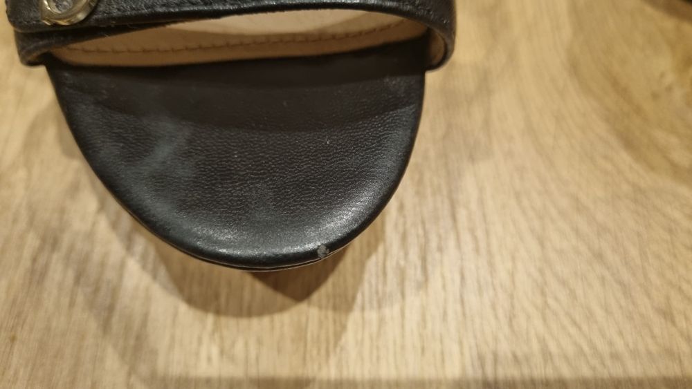 Sandálias Guess *novas*