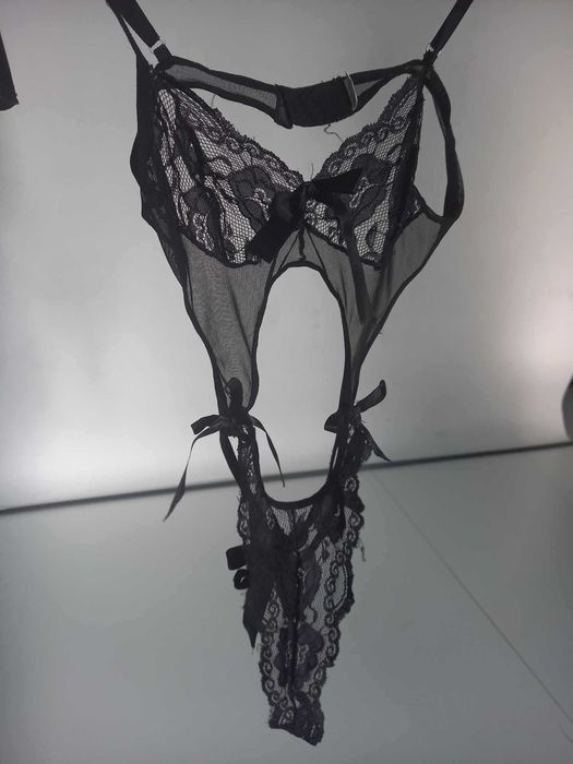 bielizna koronkowa, damska, body koronkowe, wycięte M/L, nowe