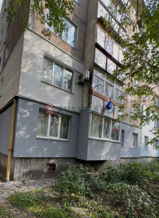 4-х квартира, поряд садочок і школа, є відео-огляд.