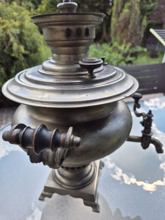 Samowar z sygnaturą rosyjską