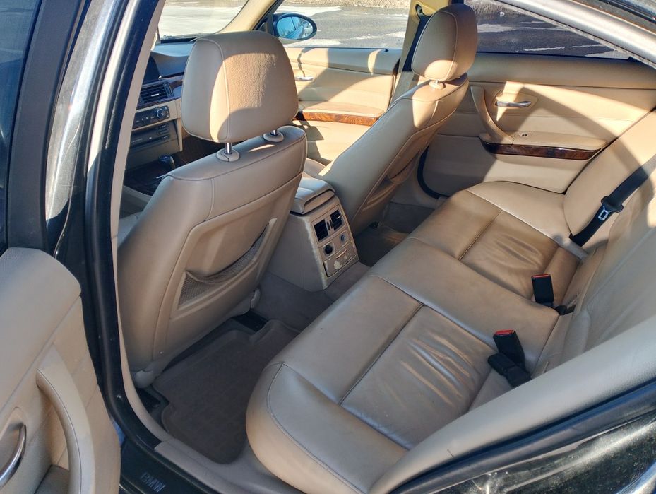 BMW E90 320d m47 duża Navi alufelgi podświetlane klamki szyberdach