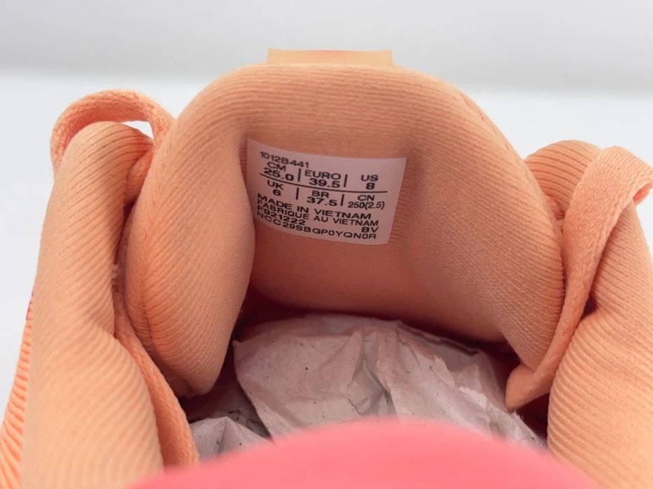 Кросівк Asics GEL-CUMULUS, модель 2022 року.Розмір 39,5(устілка 25 см)