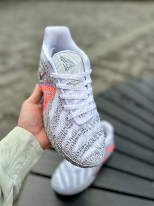 2 моделі Nike Ja 3 Light Show