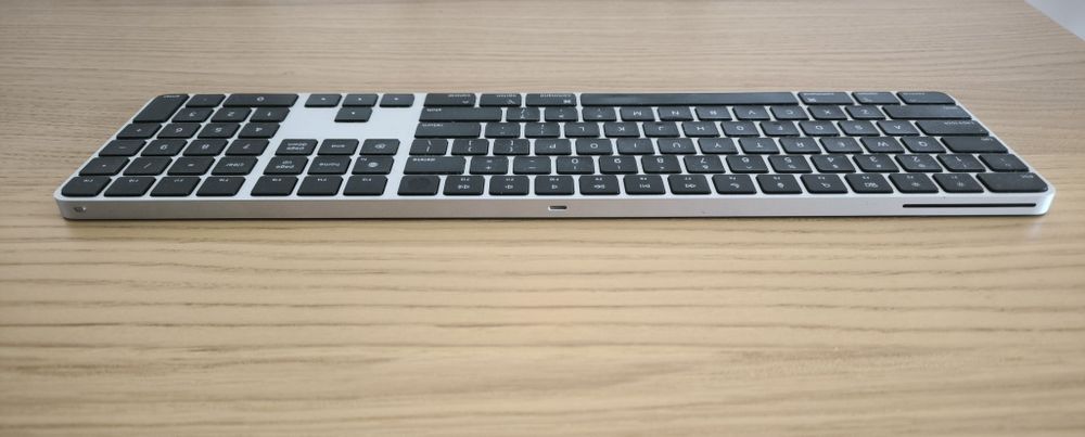 Magic Keyboard Apple with Numeric pad and Touch ID440716536401121283