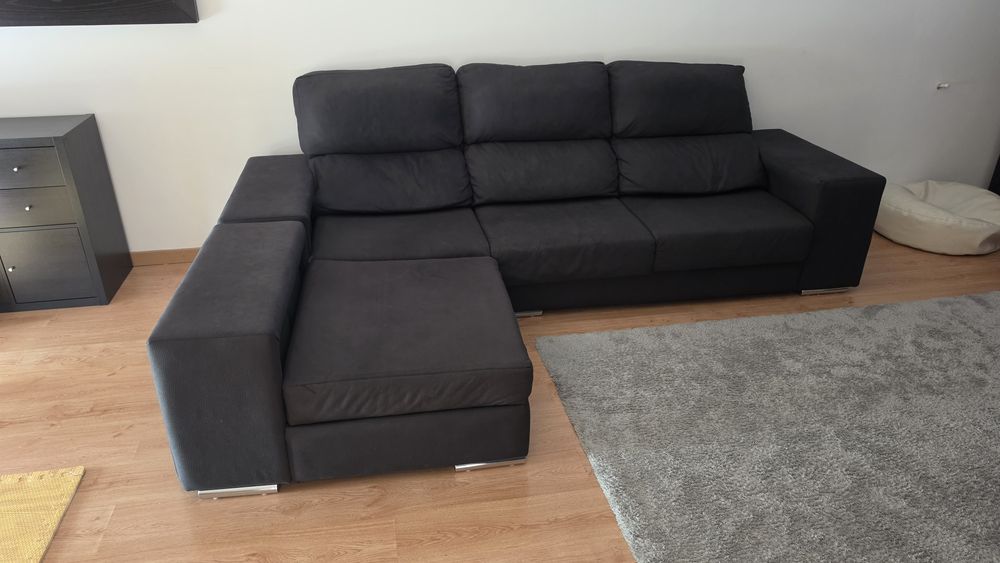Sofa preto com chaise longue amovivel