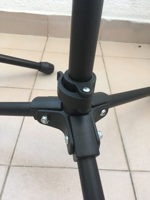 2 Tripé para microfones (Guil)