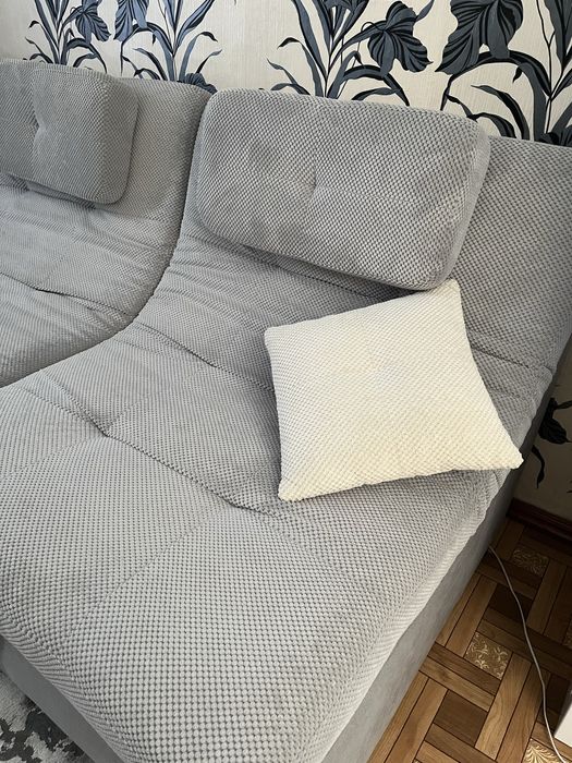 Продам, б/у Диван - уголок, состояние нового.