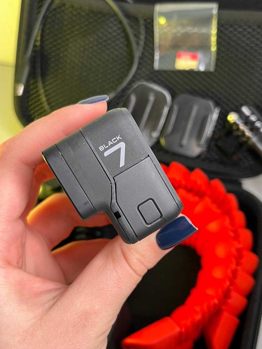 Екшн-камера GoPro Hero 7 black зі штативом
