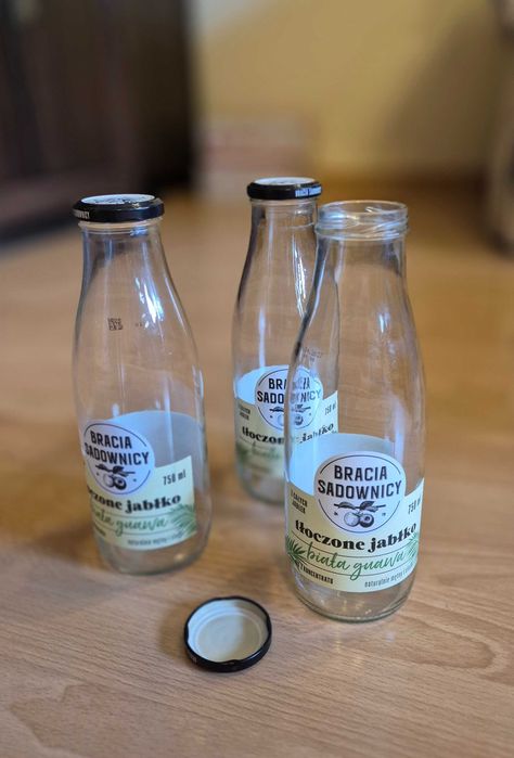 Sprzedam 10 szklanych butelek 750 ml po sokach Bracia Sadownicy