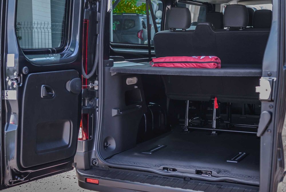 Wynajem busa 9-Osobowy Renault trafic long nowy
