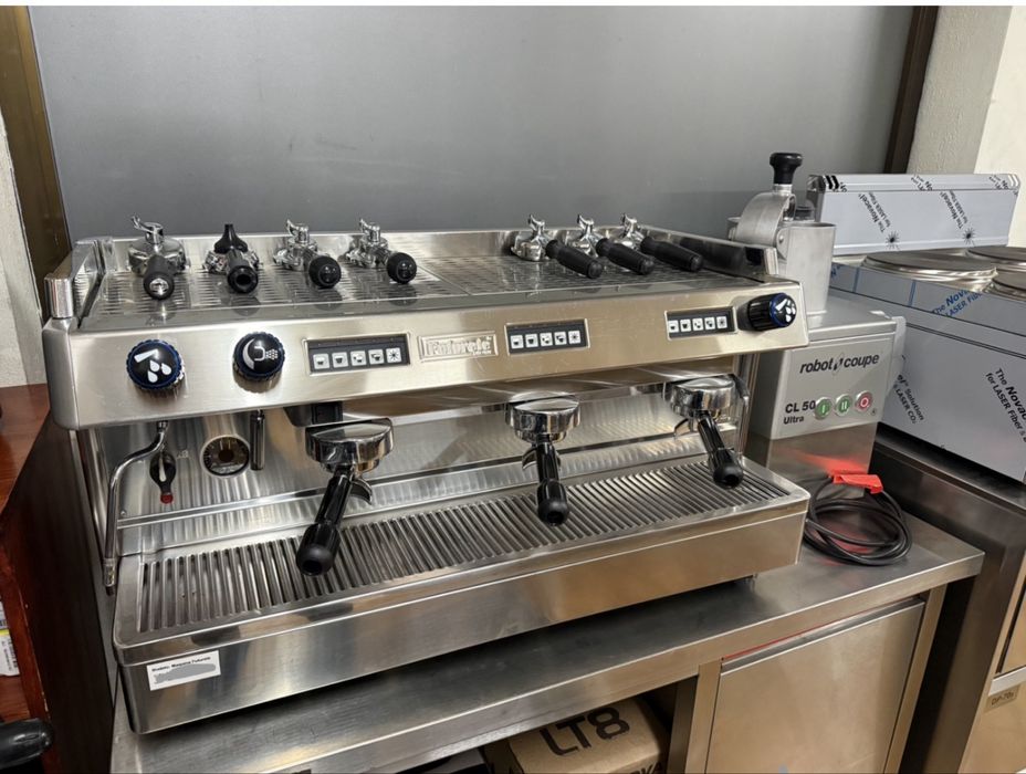 Maquina de cafe futurete  3 grupos Muito Nova