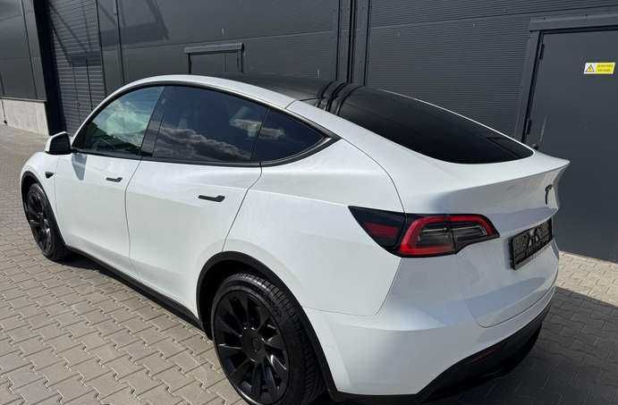 Tesla model Y 2021