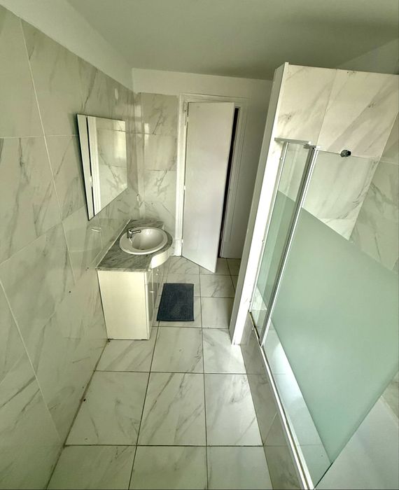 Quarto mobiliado para arrendar no centro de Lisboa