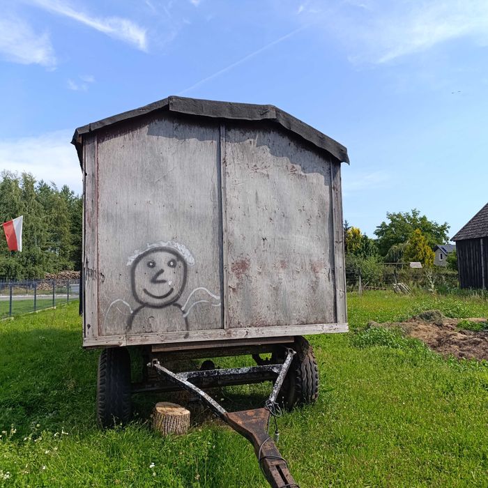 Przyczepa barak budowlany dla pszczół na budowę
