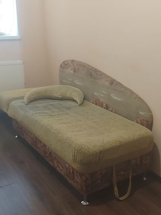 Дивани два одинакових на праву і ліву сторону