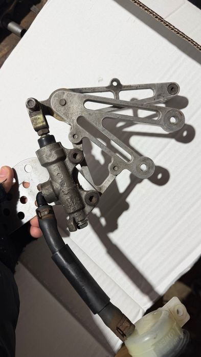 Права лапка з заднім гальмом Kawasaki ZX-6R / ZX-9R 1999–2004