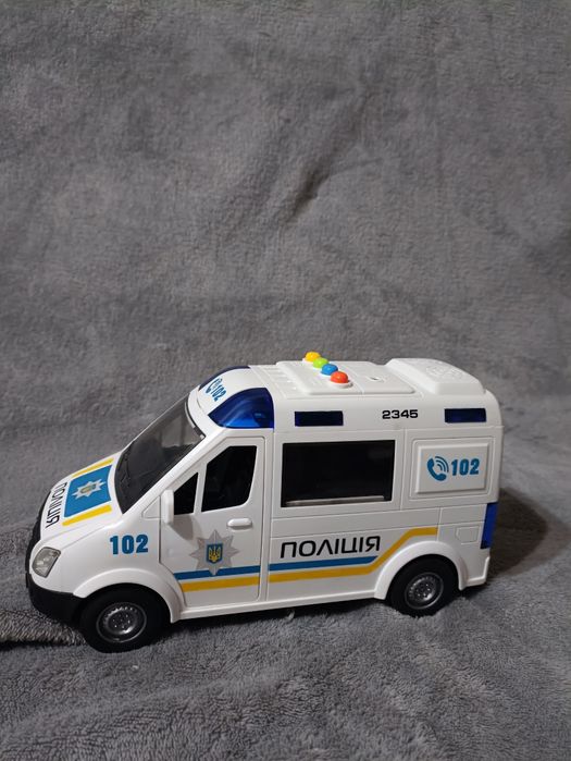 Машина поліція інерційна звукова