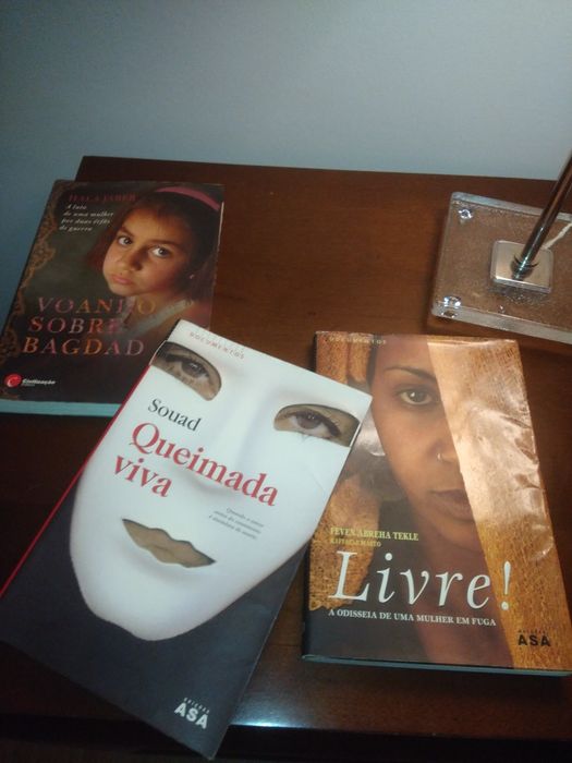 Vendo 3 livros histórias reais