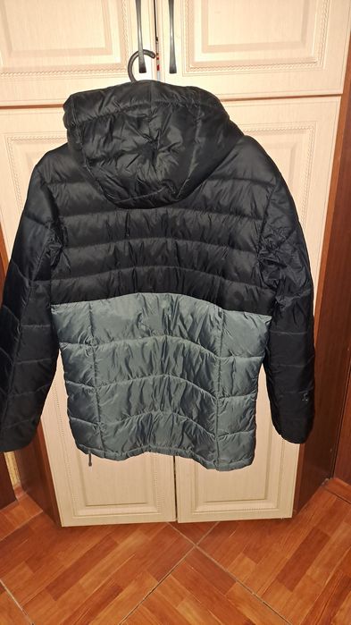 Куртка зимова Columbia,розмір S. Нюанс на рукаві!