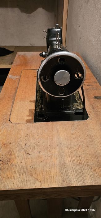 Maszyna do szycia z zabudową, produkcja Zakłady Metalowe Radom