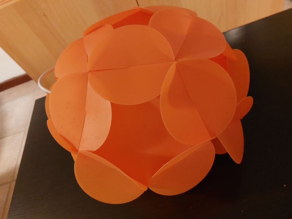 Candeeiro de tecto cor de laranja