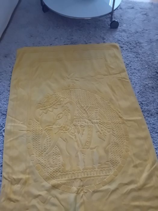 Bardzo duży wytłaczany komfortowy recznik kąpielowy