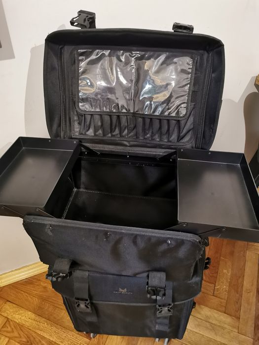 Walizka / kufer fryzjerski / kosmetyczny na kółkach