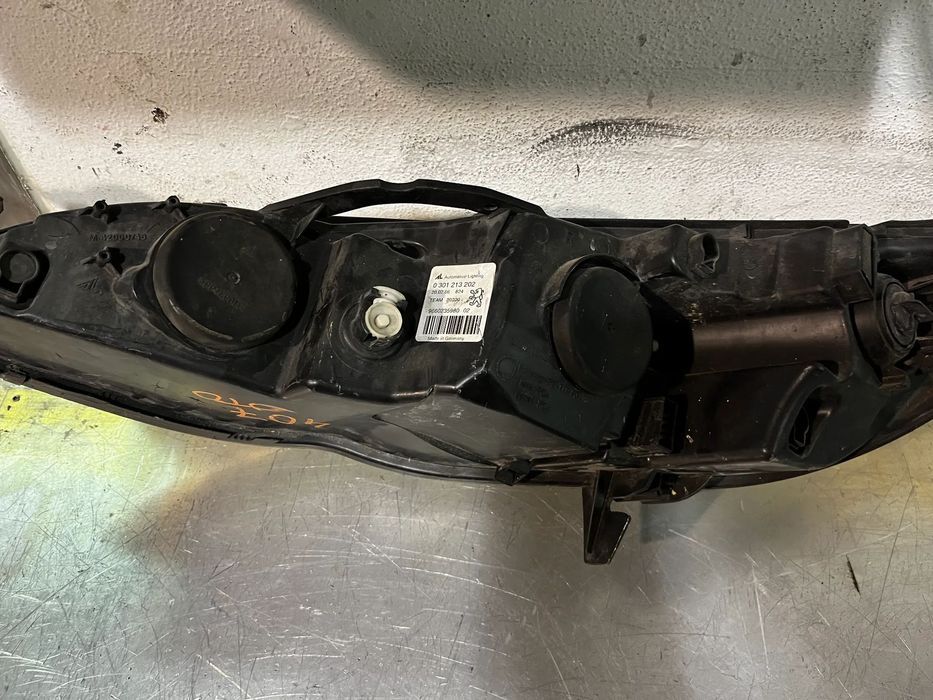 Ótica / Farol Peugeot 407 - Direito 0301213202