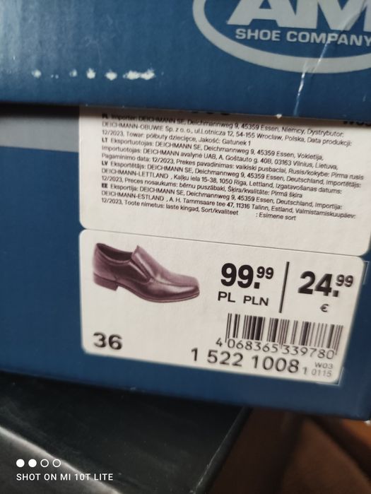 Buty lakierki eleganckie do komunii okazuje trzewiki