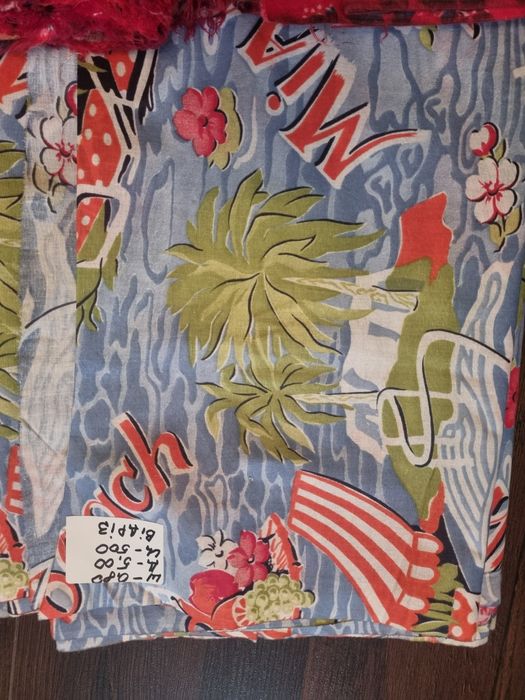 Відрізи тканини старих часів ,є різні