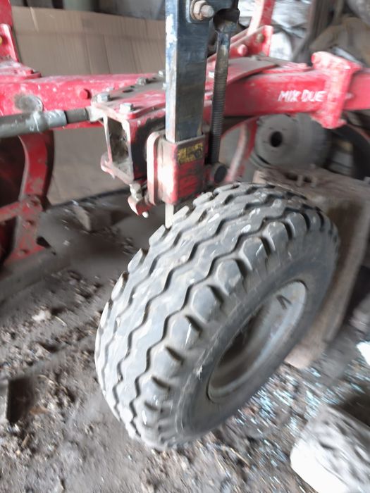 Pług AKPIL obrotowy 4 skibowy