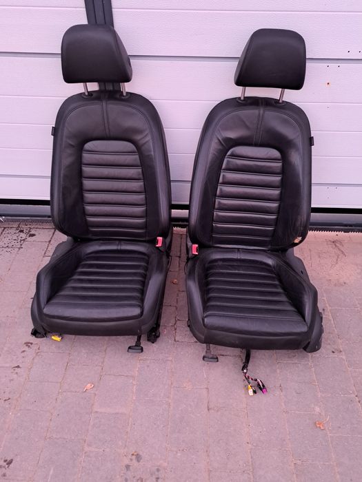 Fotele skora skorzane wnetrze kompletne boczki tunel passat b6 kombi