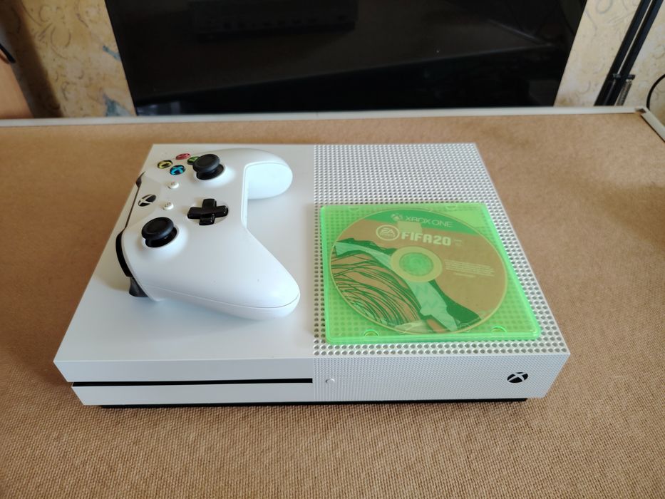 Xbox one S  1TB Pad fifa