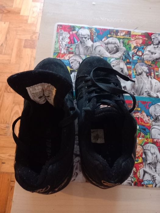 Tenis com rodas. unissexo.