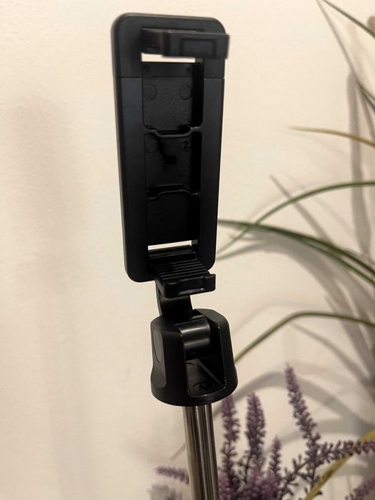 Stick selfie com comando - monopé com 50% de desconto