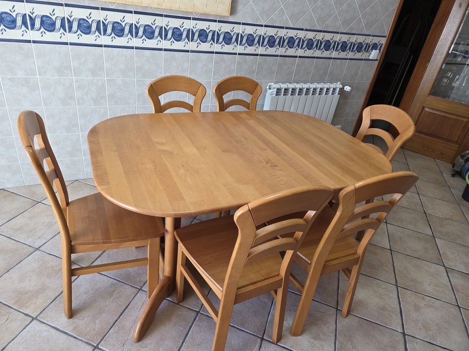 Mesa com 6 cadeiras