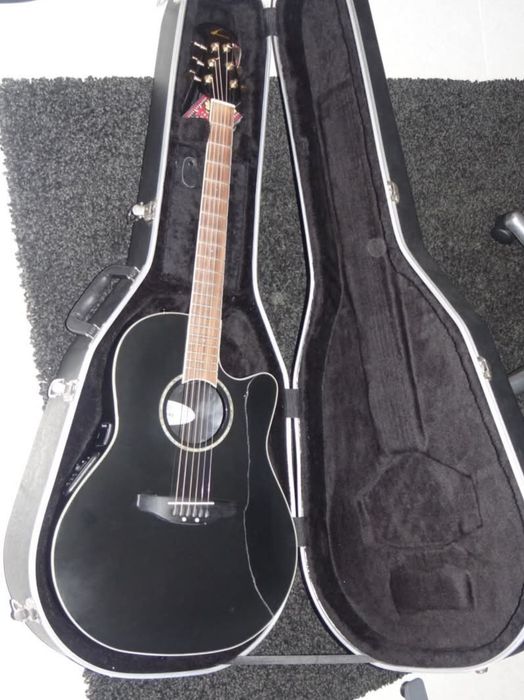 Guitarra eletroacústica Ovation Celebrity + Hardcase+ hardcaseTraditio