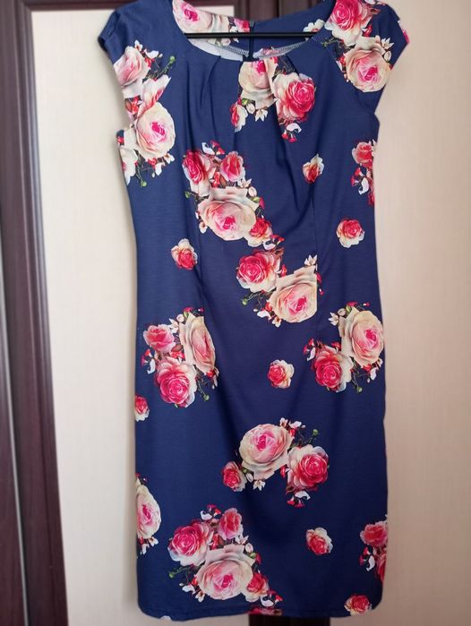 Продається сукня розмір 46 ( повноцінна м ,л )