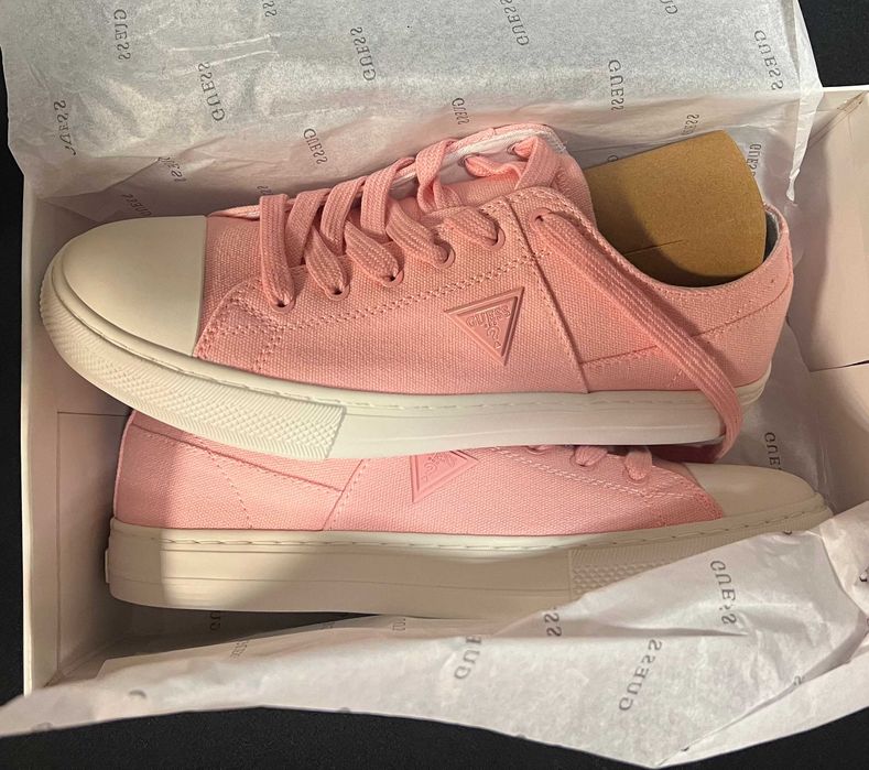 Damskie buty sneakersy marki Guess