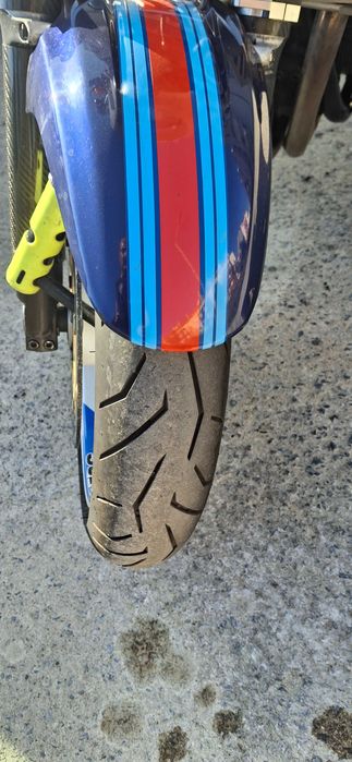 Suzuki gsx 1400 em  bom estado.