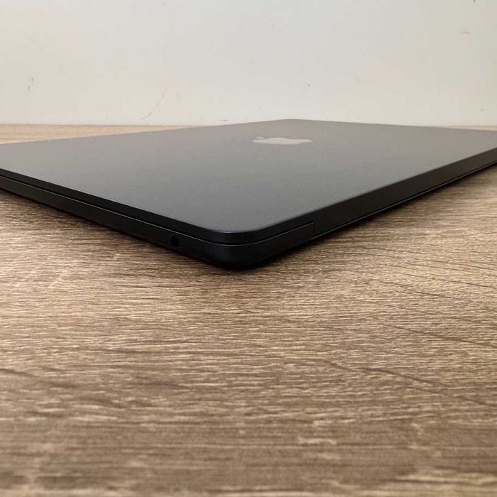 Macbook Air 15" 2025 M4 / 24Gb / SSD 512Gb акб:100% (код: M1095)