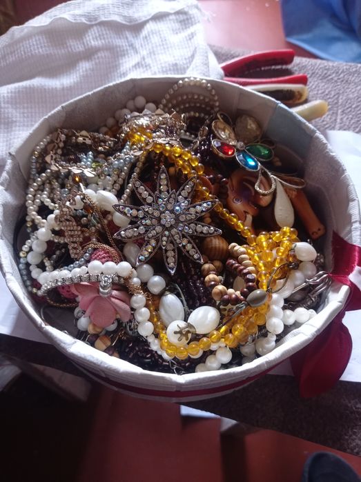 Бижутерия разная .