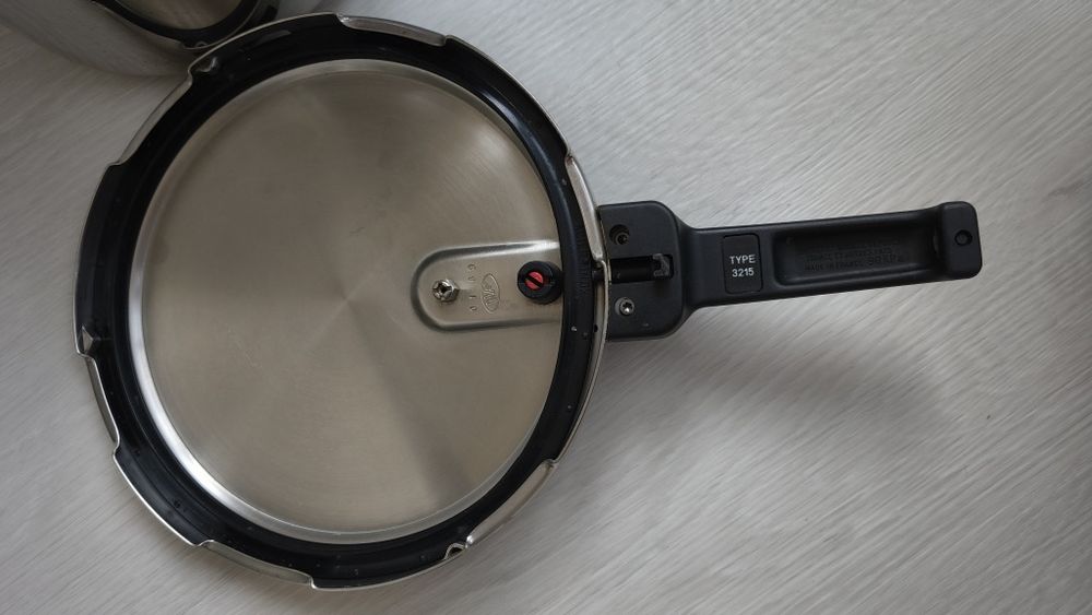 Panela de pressão Tefal de 6L em aço inoxidável