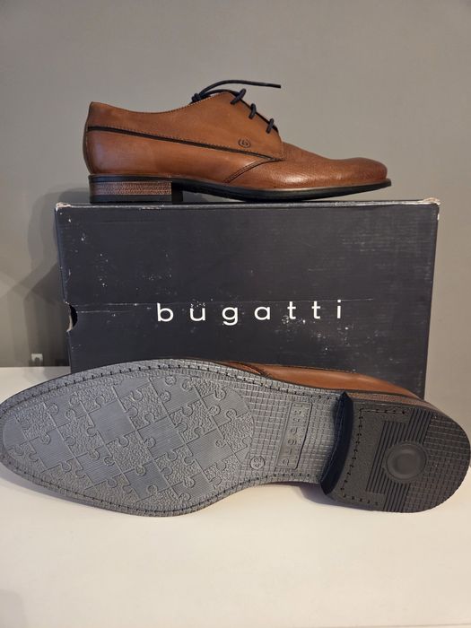 Półbuty Bugatti.