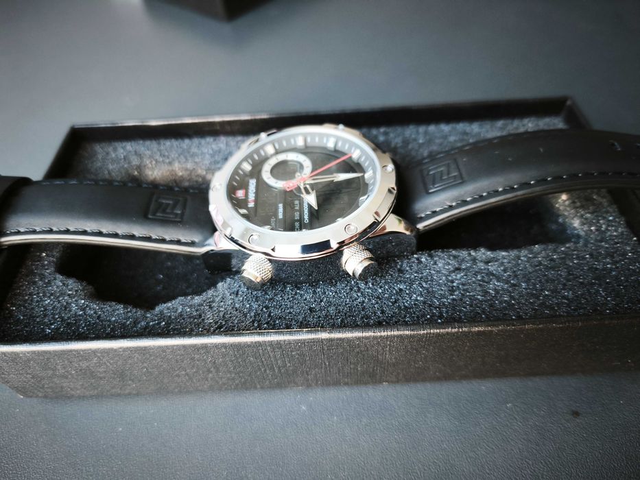 Naviforce NF9208 наручний годинник