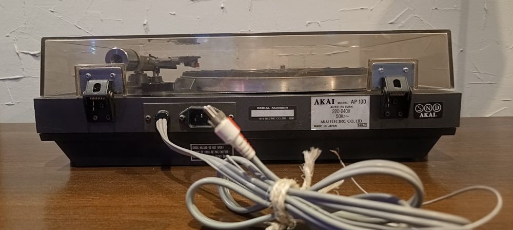 Akai AP-100 gramofon